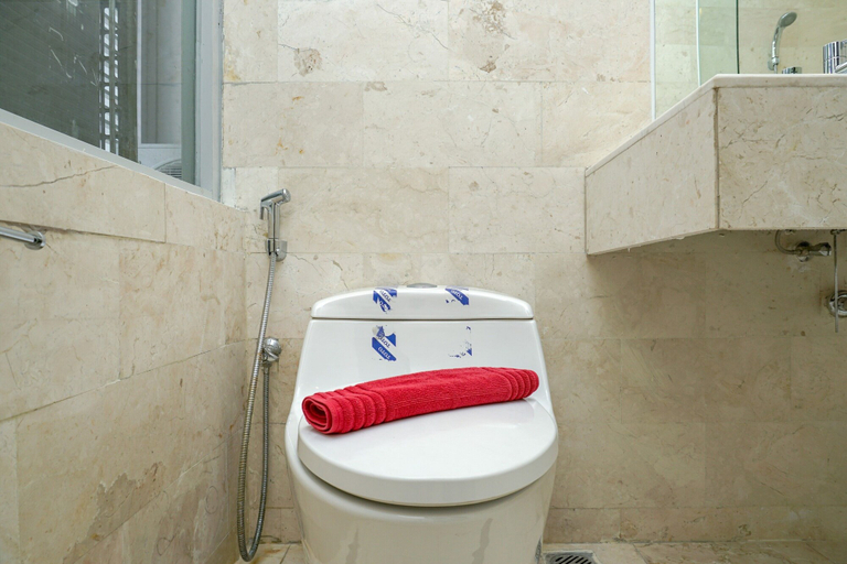 Bathroom 2, Cozy 2BR @ The Empyreal Condominium Epicentrum Apartment, Jakarta Selatan