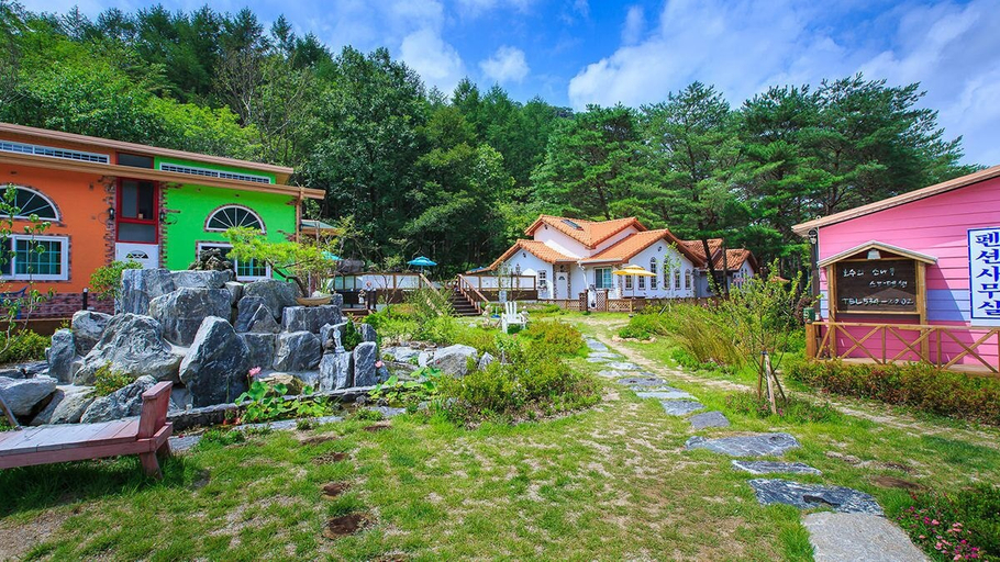 Exterior & Views 2, Lake and Pine Spa Pension, Pocheon