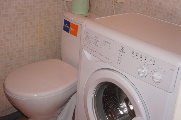 Bathroom 2, Apartment RF88 na Varshavskoy 23, Sankt-Peterburg gorsovet