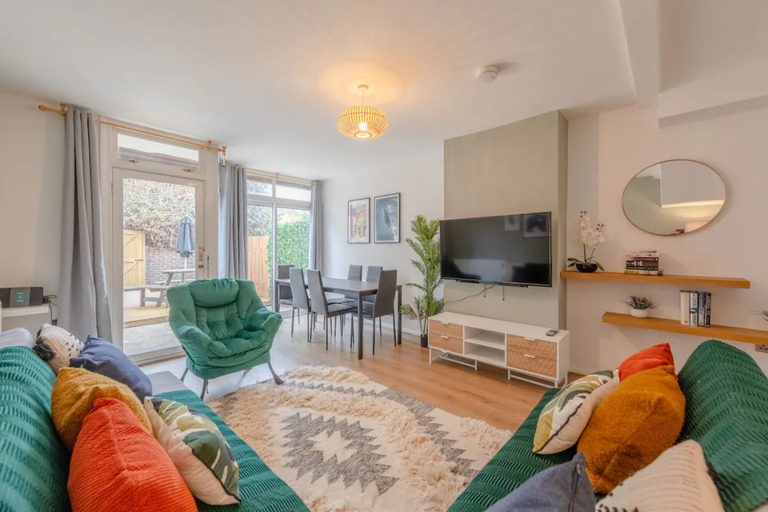 Others 5, Central 3 Bedroom House With Garden, London