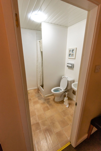Bathroom 4, Aarondale Guest House, Hartlepool