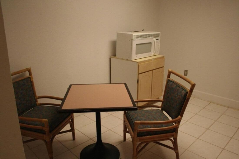 Others 3, Budget Inn, Mecklenburg