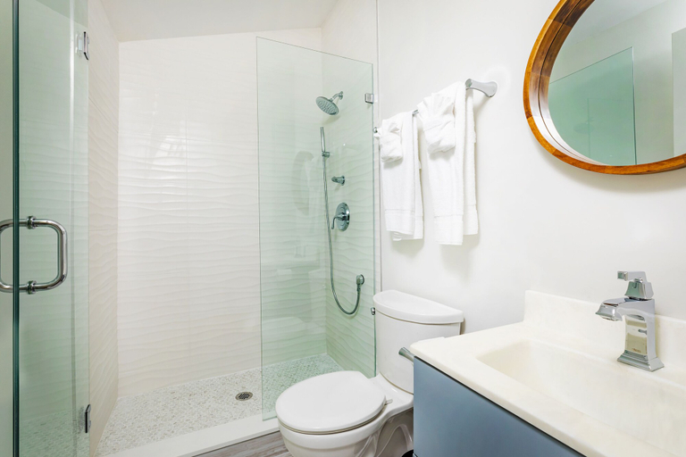 Bathroom 4, Surf House, Rockingham