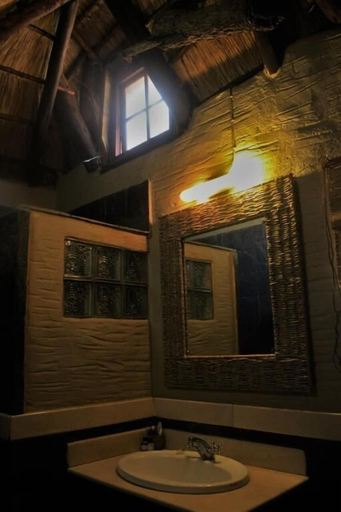 Bathroom 3, Chinaka Game Lodge, Vhembe