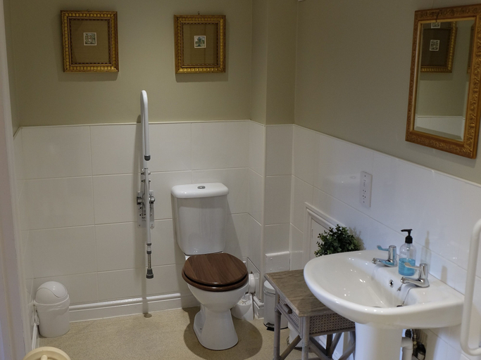 Bathroom 4, Bedingfeld Arms, Norfolk