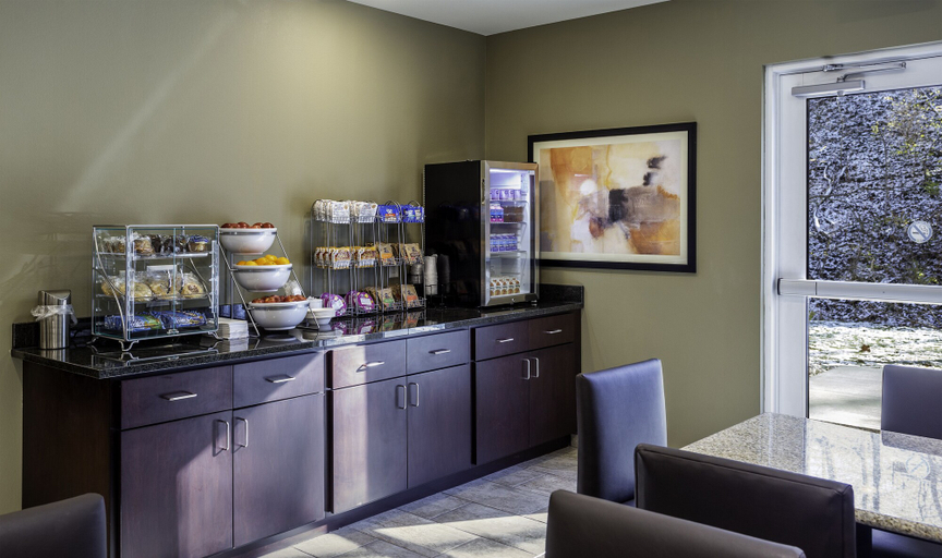Food & Drinks 5, Cobblestone Inn & Suites - Brookville, Franklin