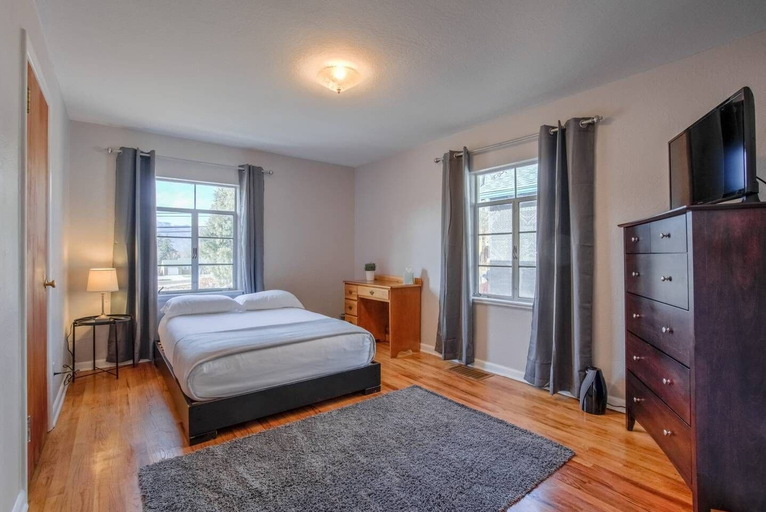 Bedroom 3, 4 Bedroom Mountain View with Firepit & Ping Pong, El Paso