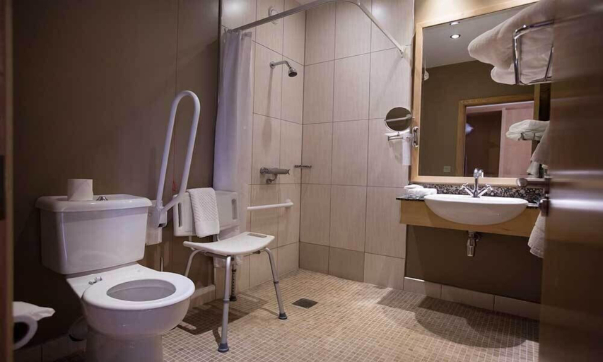 Bathroom 5, Hotel Minella