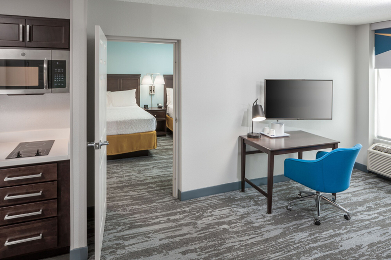 Bedroom 3, Hampton Inn & Suites by Hilton Miami-Doral/Dolphin Mall, Miami-Dade