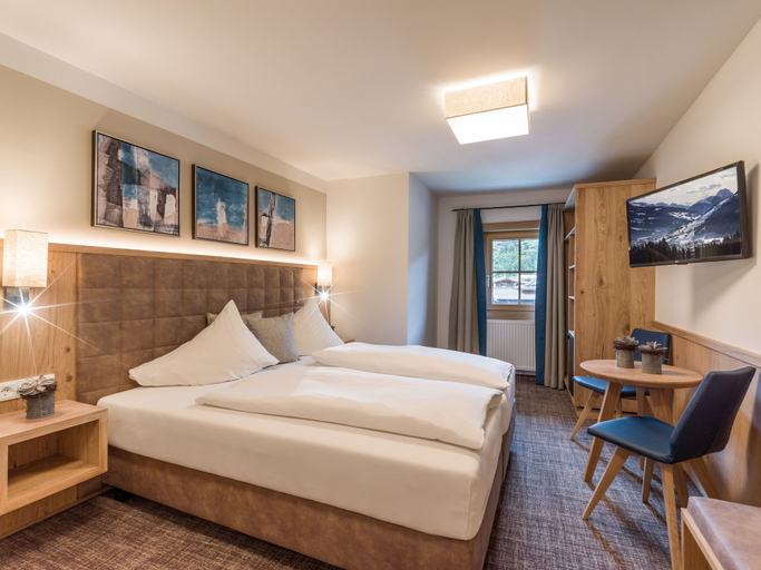 Bedroom 2, Alpen Glück Hotel Unterm Rain garni, Kitzbühel