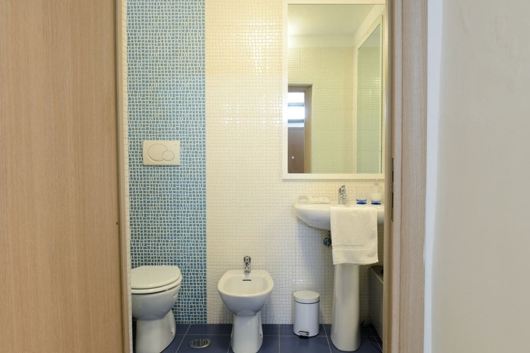 Bathroom 4, B&B Affittacamere del Teatro, Brindisi