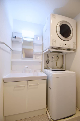 Bathroom 3, SHIGUWA ONNA Mishuku Onna 1F, Onna