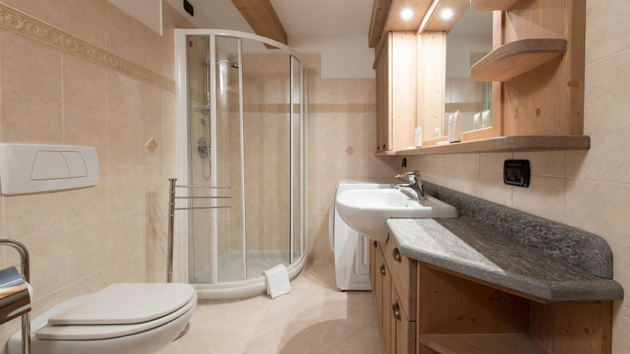 Bathroom 4, Italianway - Roma 39, Sondrio