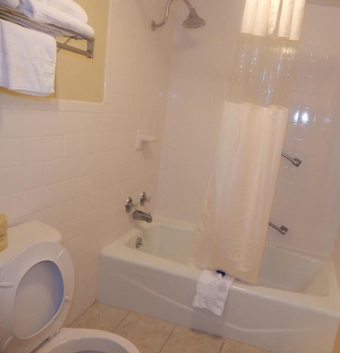Bathroom 3, Quality Inn Chickasha, Grady