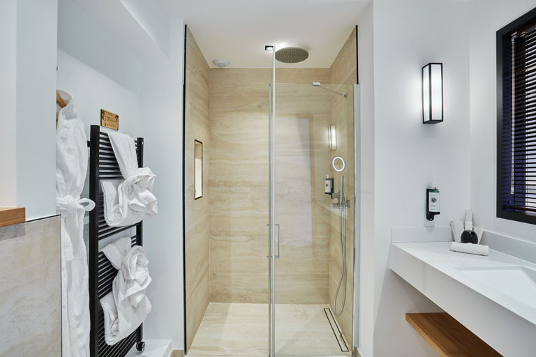 Bathroom 5, Eden Hotel, Var