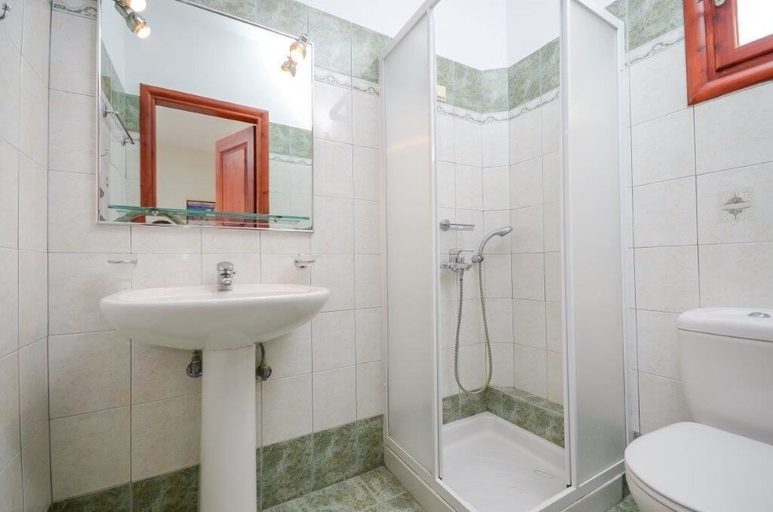 Bathroom 4, Plaka Hotel I, South Aegean