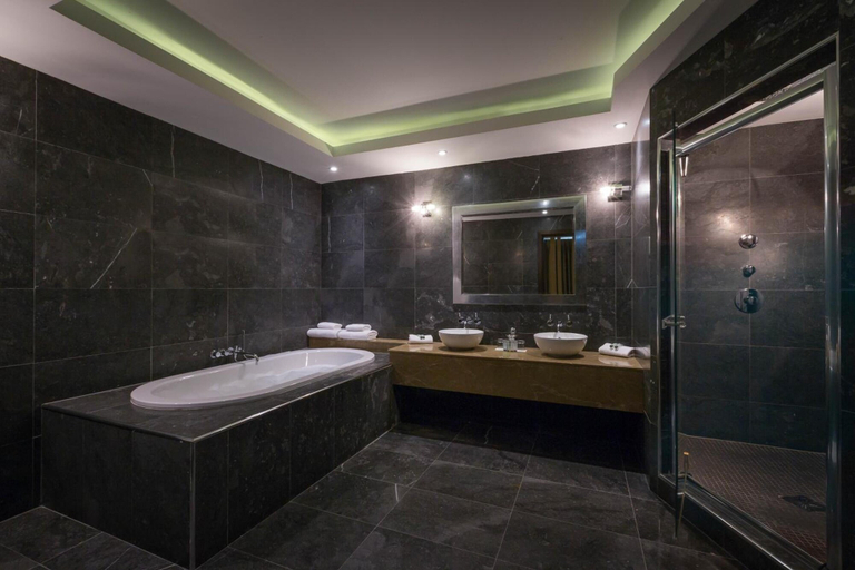 Bathroom 4, Lough Rea Hotel & Spa