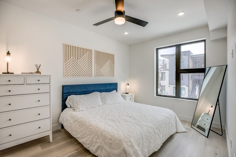 Bedroom 2, River West, Summit