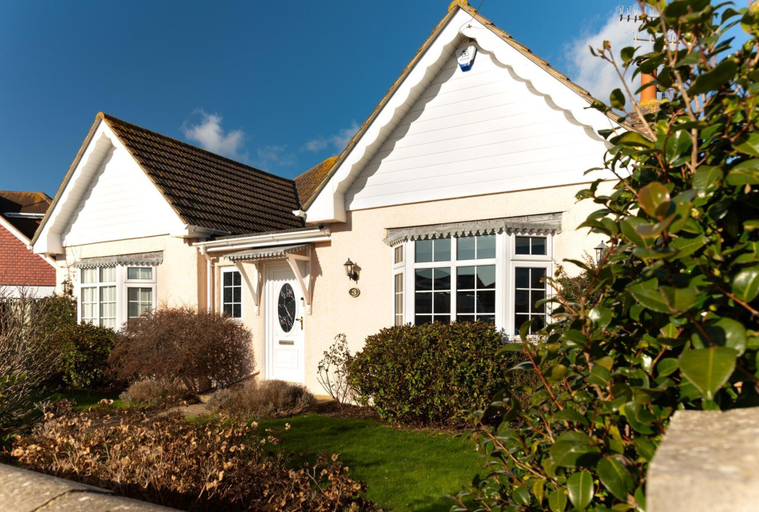 Exterior & Views 2, Super 5 Bedroom Family Friendly Retreat Rustington, West Sussex