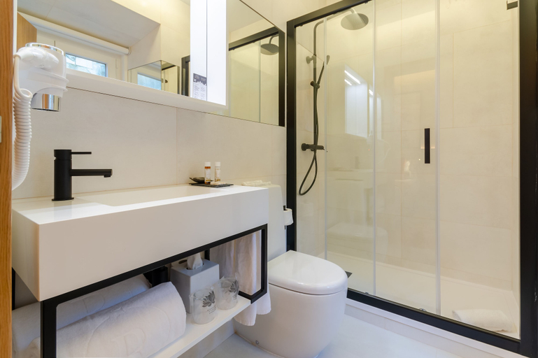 Bathroom 4, Rossio Plaza Hotel, Lisbon