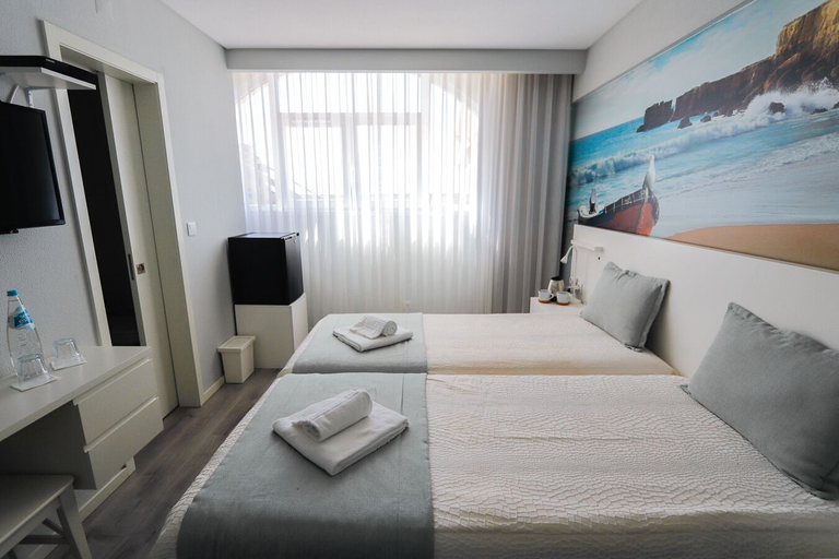 Bedroom 3, Golden Beach Guesthouse, Faro