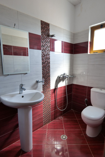 Bathroom 3, Vila Ronaldo, Sarandës