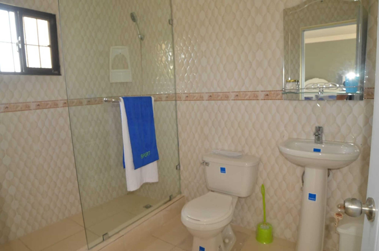 Bathroom 3, Residencial Lakis 1, Boca Chica