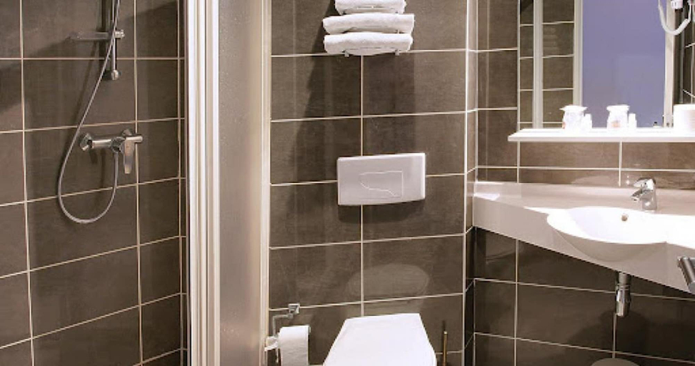 Bathroom 4, Hotel Paris Pacific, Val-de-Marne