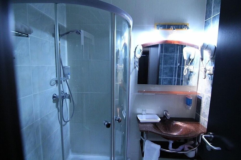 Bathroom 4, Hotel Helin Aeroport, Ghercesti