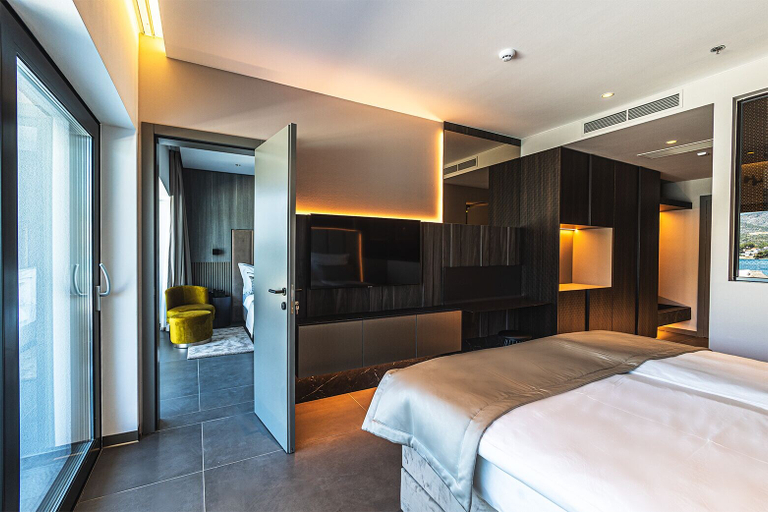 Bedroom 4, Marinus Beach Hotel, Marina