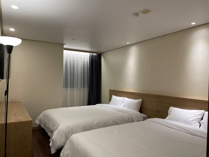 Bedroom 5, The Garden Hotel, Jongno