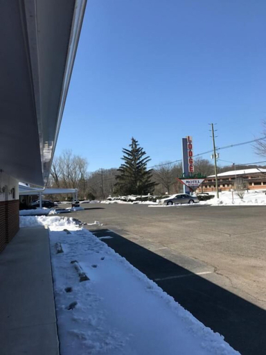 Others 5, Laurel Notch Motel, Burlington