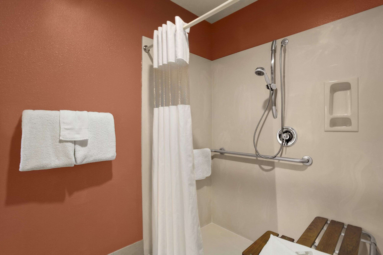 Bathroom 4, Baymont by Wyndham Sullivan, Franklin