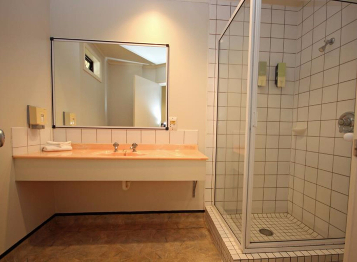 Bathroom 4, Champers Motor Inn, Hutt city
