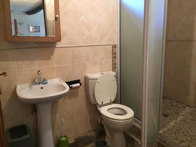 Bathroom 5, The Cradle Rest, West Rand