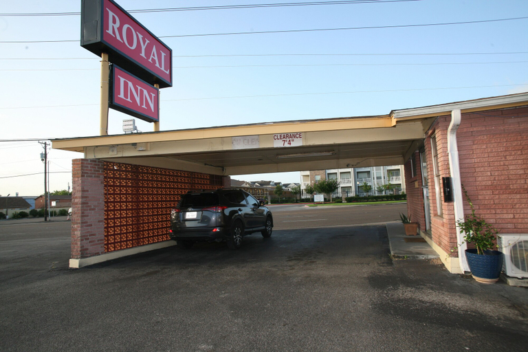 Exterior & Views 2, Royal Inn, Victoria
