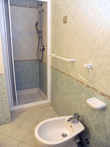 Bathroom 4, Easy Piano Primo, Ferrara