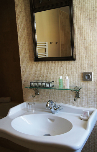 Bathroom 5, Villa Mazarin Aigues Mortes, Gard