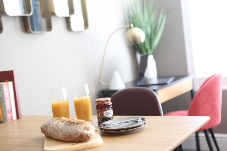 Food & Drinks 5, no.12 self check-in apartments, Worcestershire