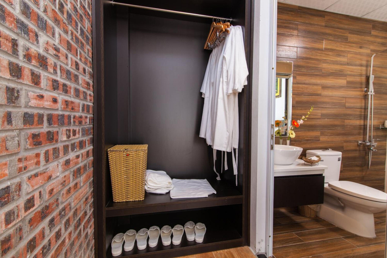 Bathroom 5, Tamcoc Golden Rice, Hoa Lư