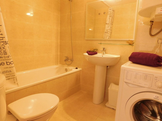 Bathroom 3, Apartamento Blau Marina - A142, Girona