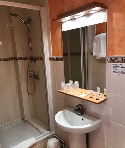 Bathroom 5, Hôtel du Commerce, Vendée