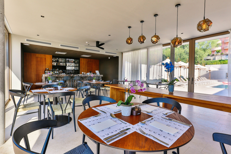 Food & Drinks 5, Avanti Hotel & Spa