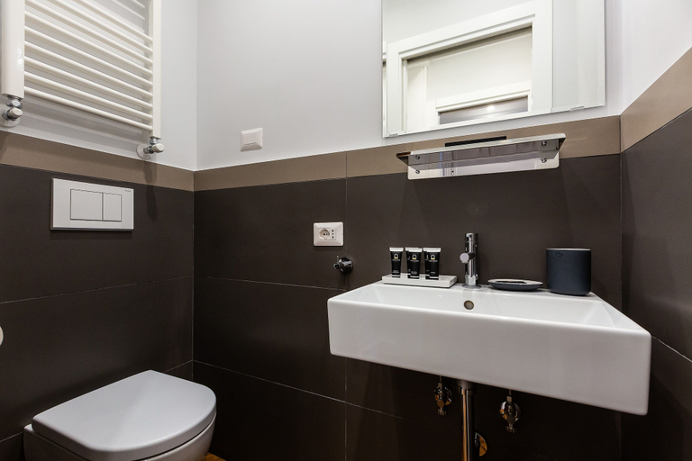 Bathroom 4, Amazing Vittoriano, Rome