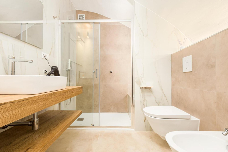 Bathroom 5, Arco Gentile, Bari