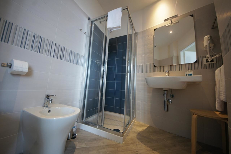 Bedroom 5, Luna Rooms, Savona