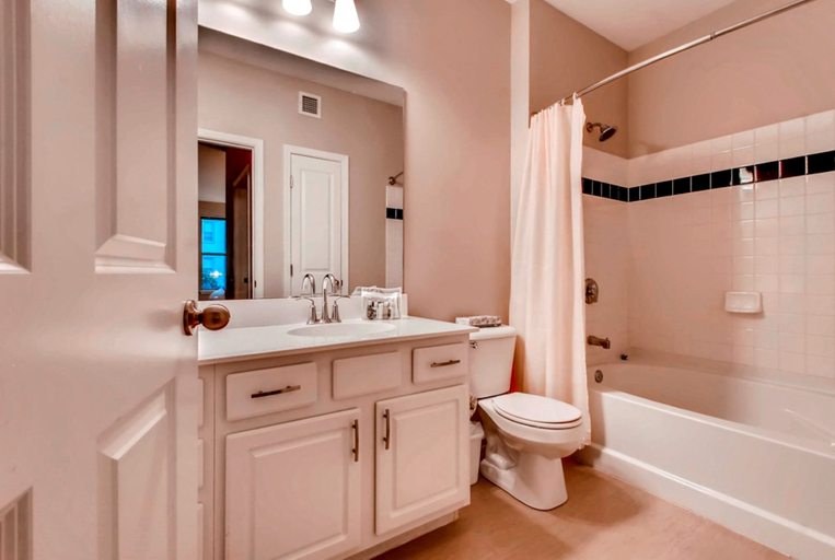 Bathroom 4, Bluebird Suites in Downtown Providence, Providence