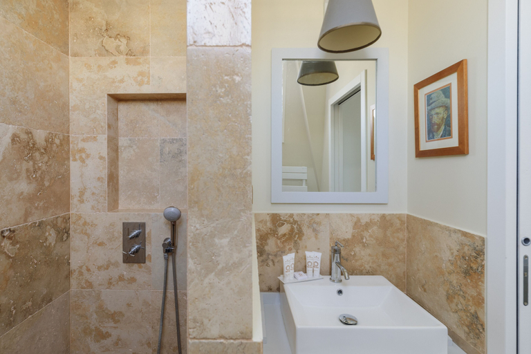 Bathroom 5, L'Hôtel Particulier, Hauts-de-Seine