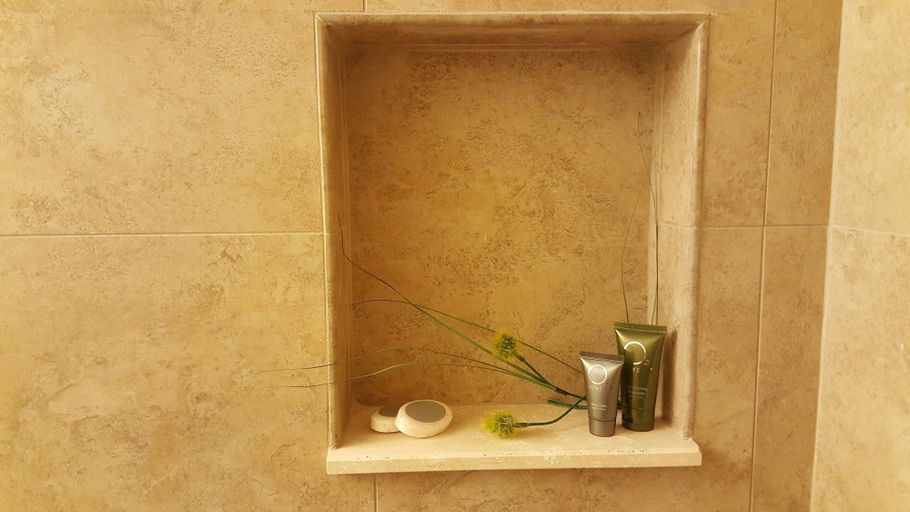 Bathroom 4, Le Cabanon Motel, Broward