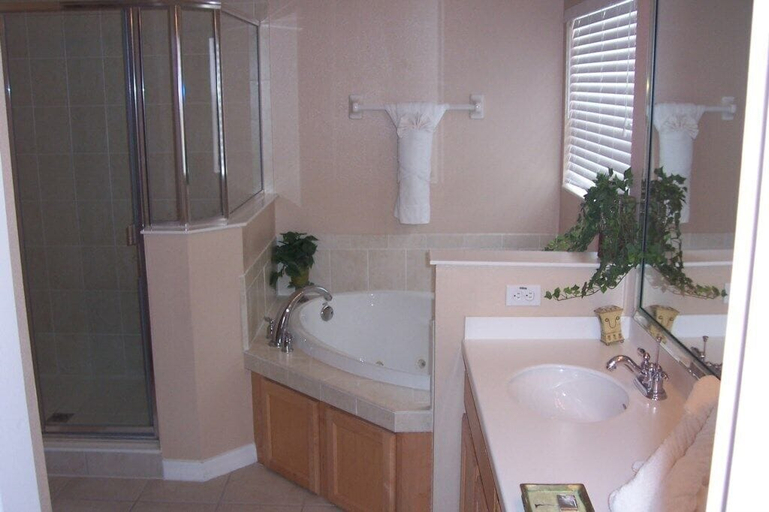 Bathroom, 506 Bonville, Polk